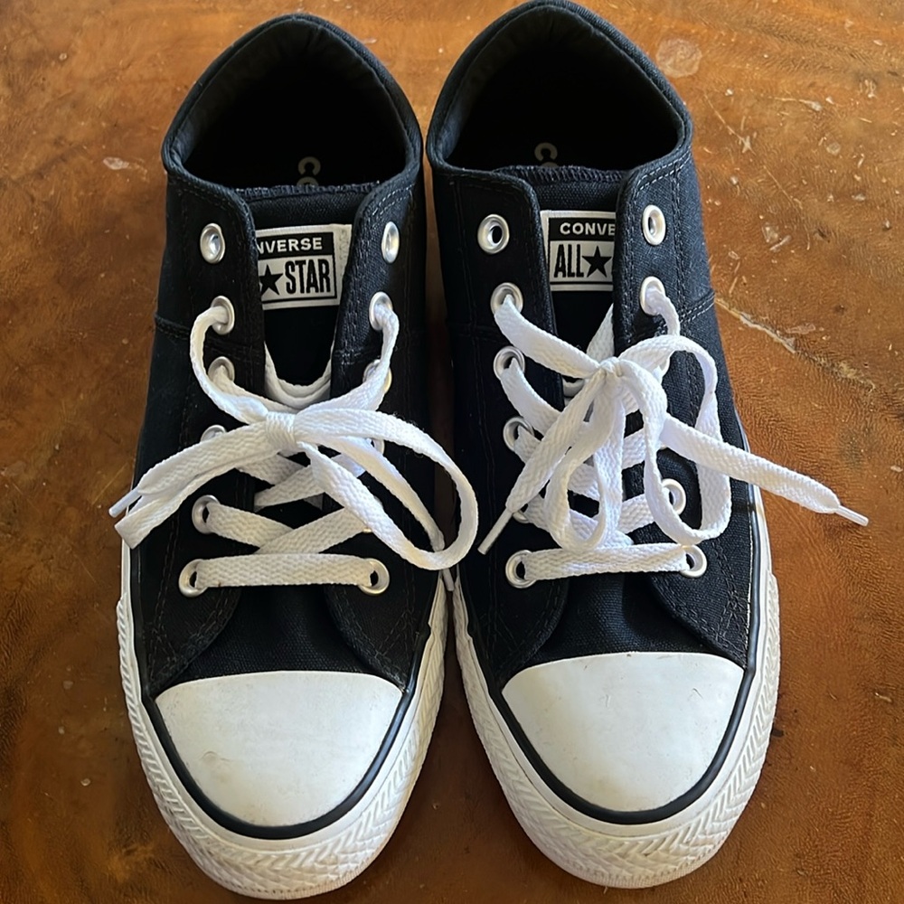 Used : All Star Converse but in great condition
